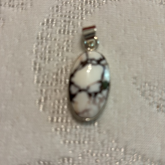 NEW Sterling silver wild horse pendant - Picture 3 of 7